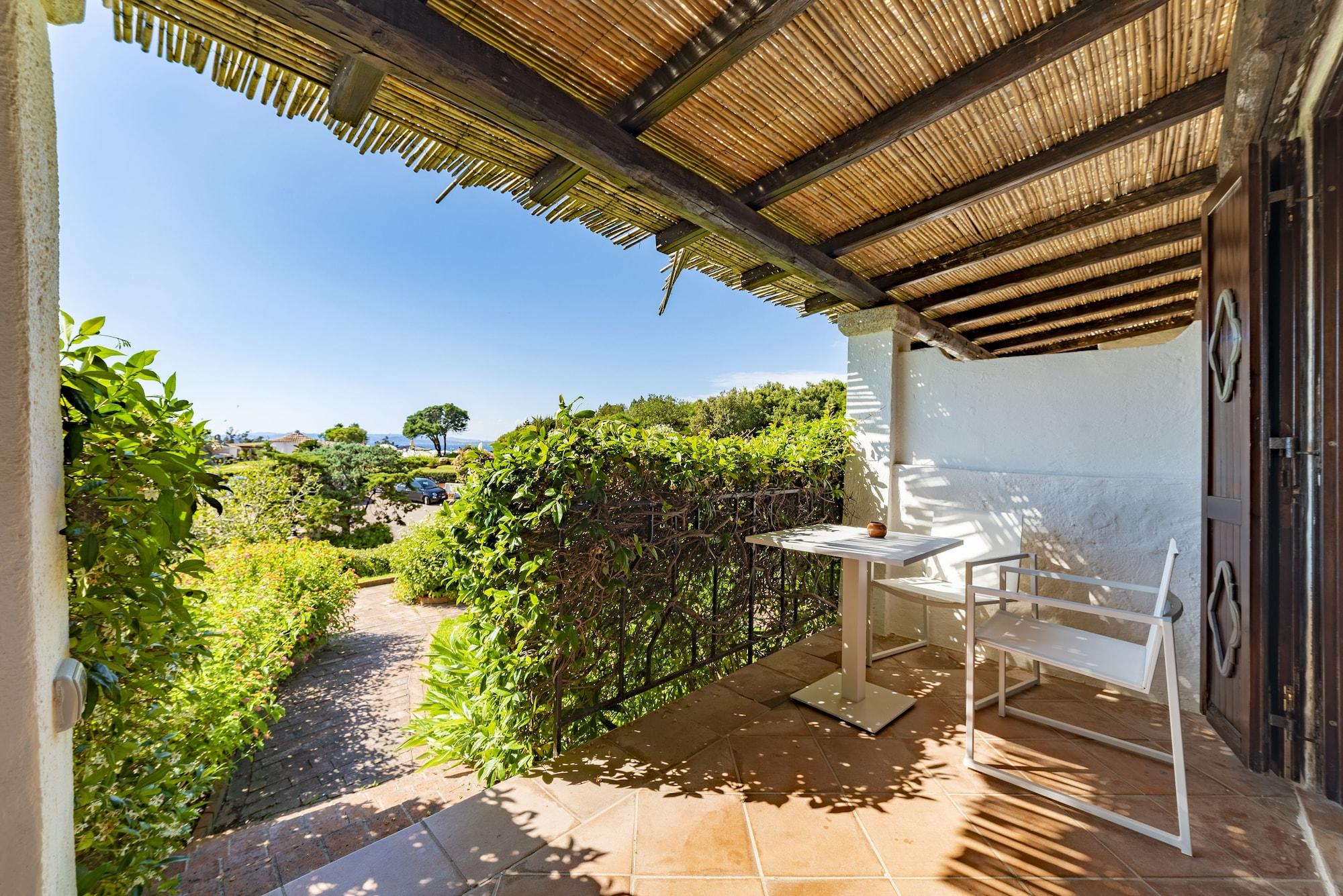 Hotel La Bisaccia Baja Sardinia Exterior photo
