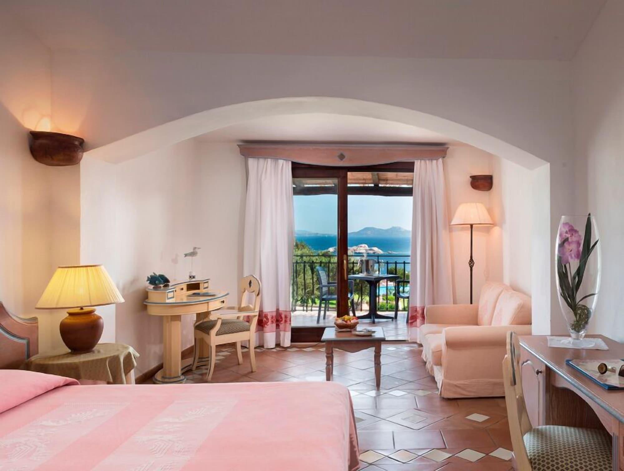 Hotel La Bisaccia Baja Sardinia Exterior photo