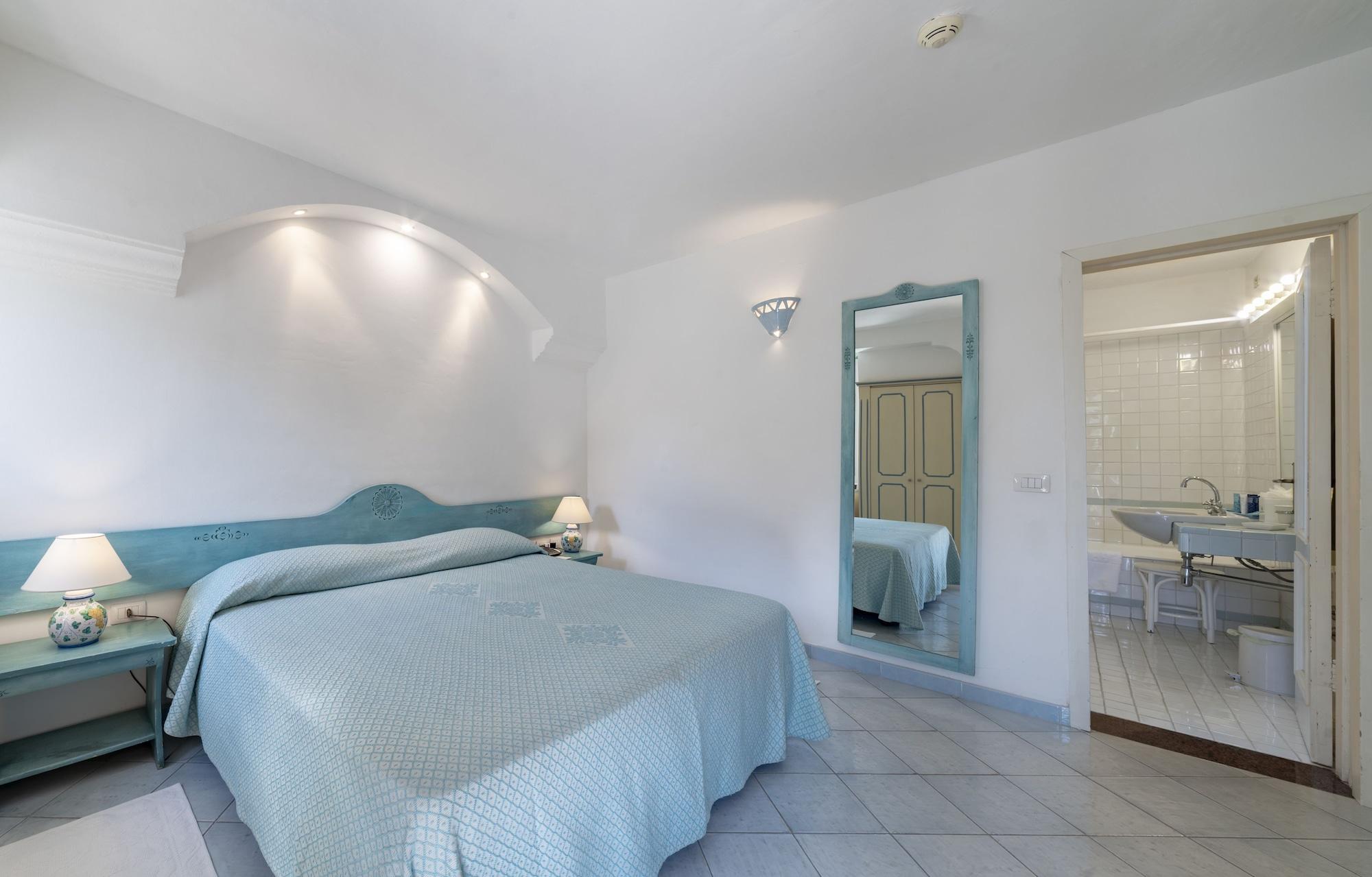 Hotel La Bisaccia Baja Sardinia Exterior photo