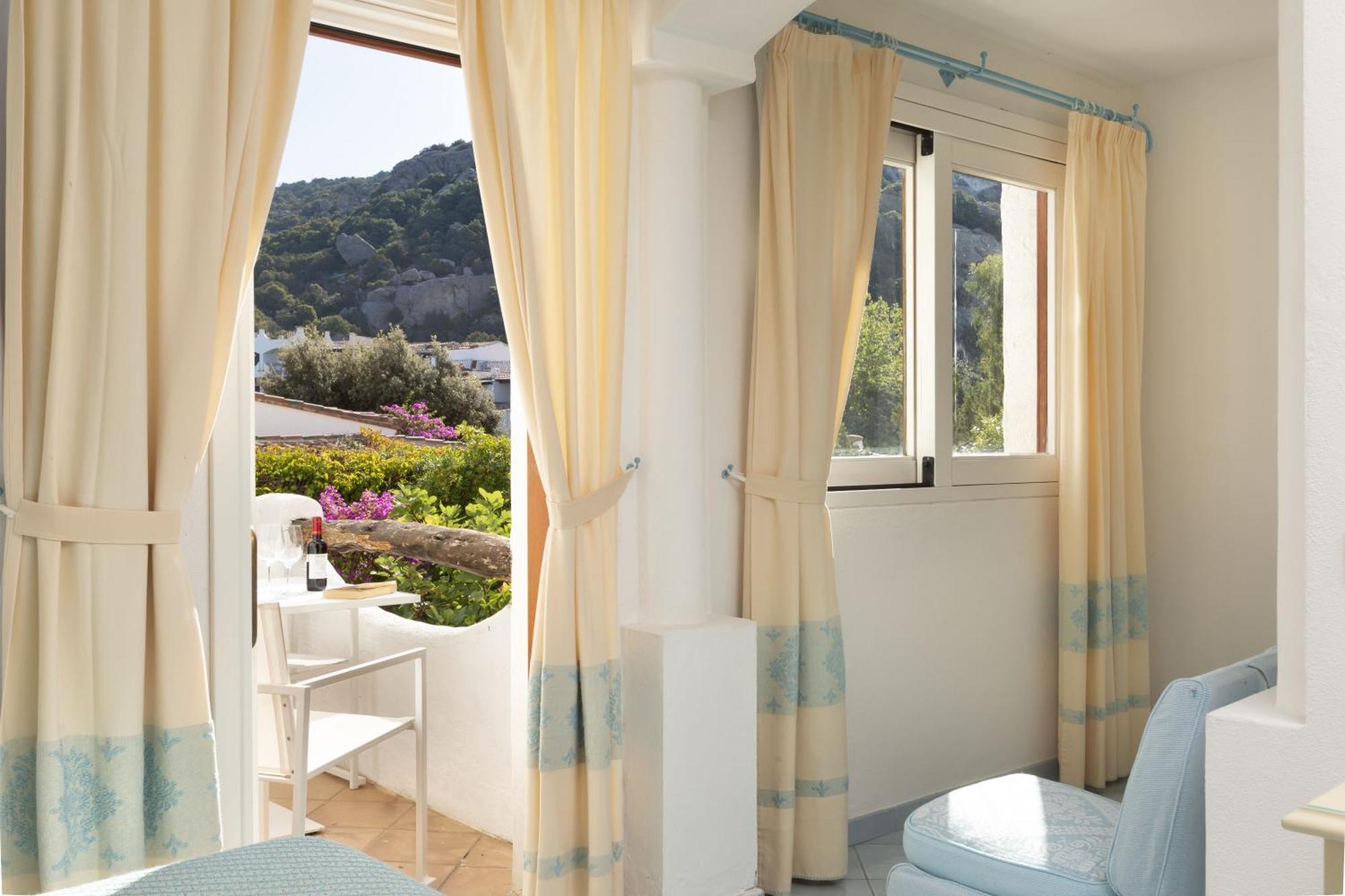Hotel La Bisaccia Baja Sardinia Exterior photo