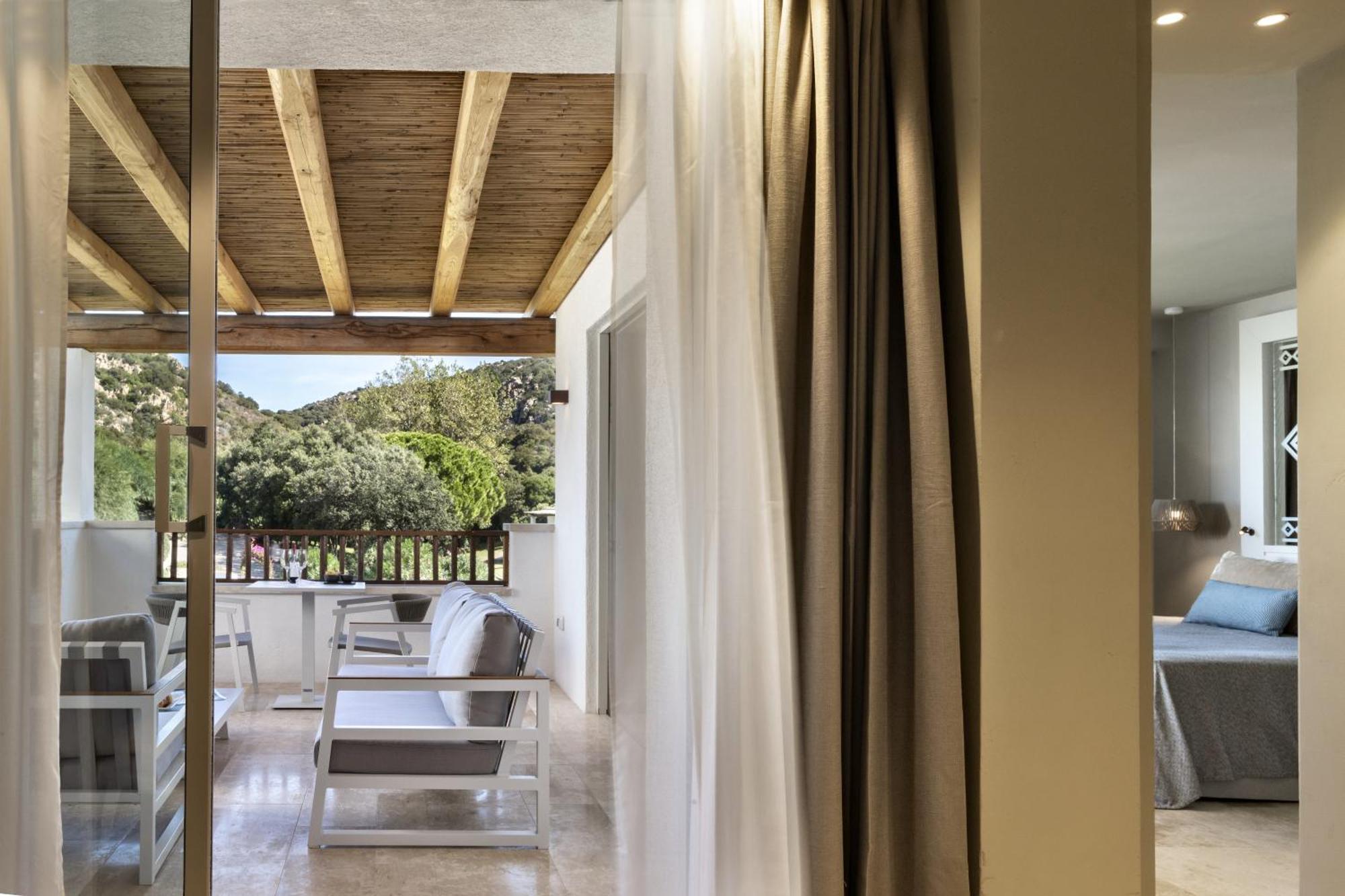 Hotel La Bisaccia Baja Sardinia Exterior photo
