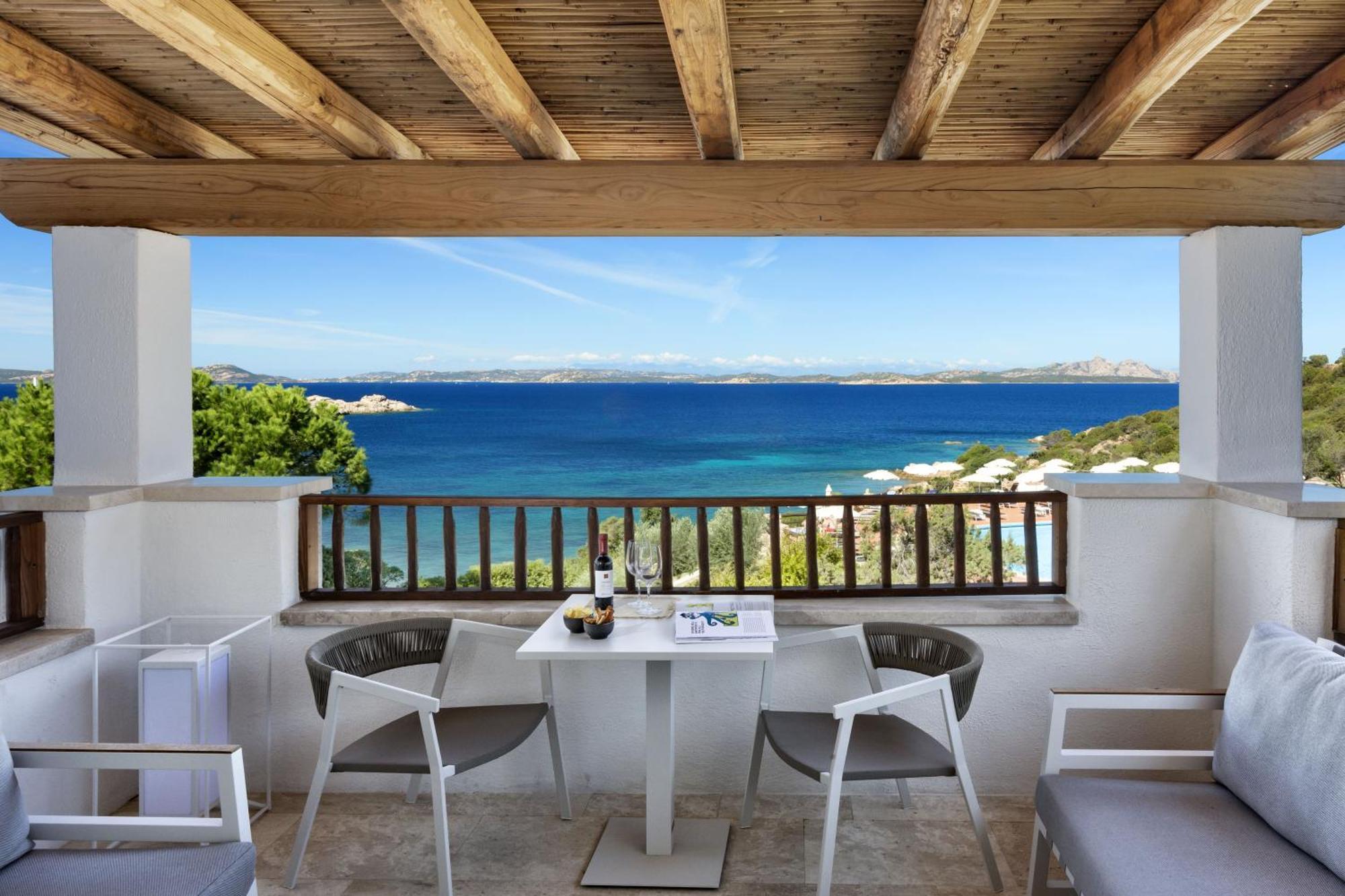 Hotel La Bisaccia Baja Sardinia Exterior photo