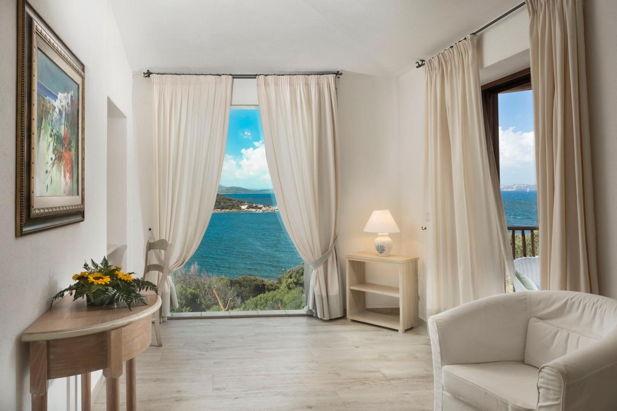 Hotel La Bisaccia Baja Sardinia Exterior photo